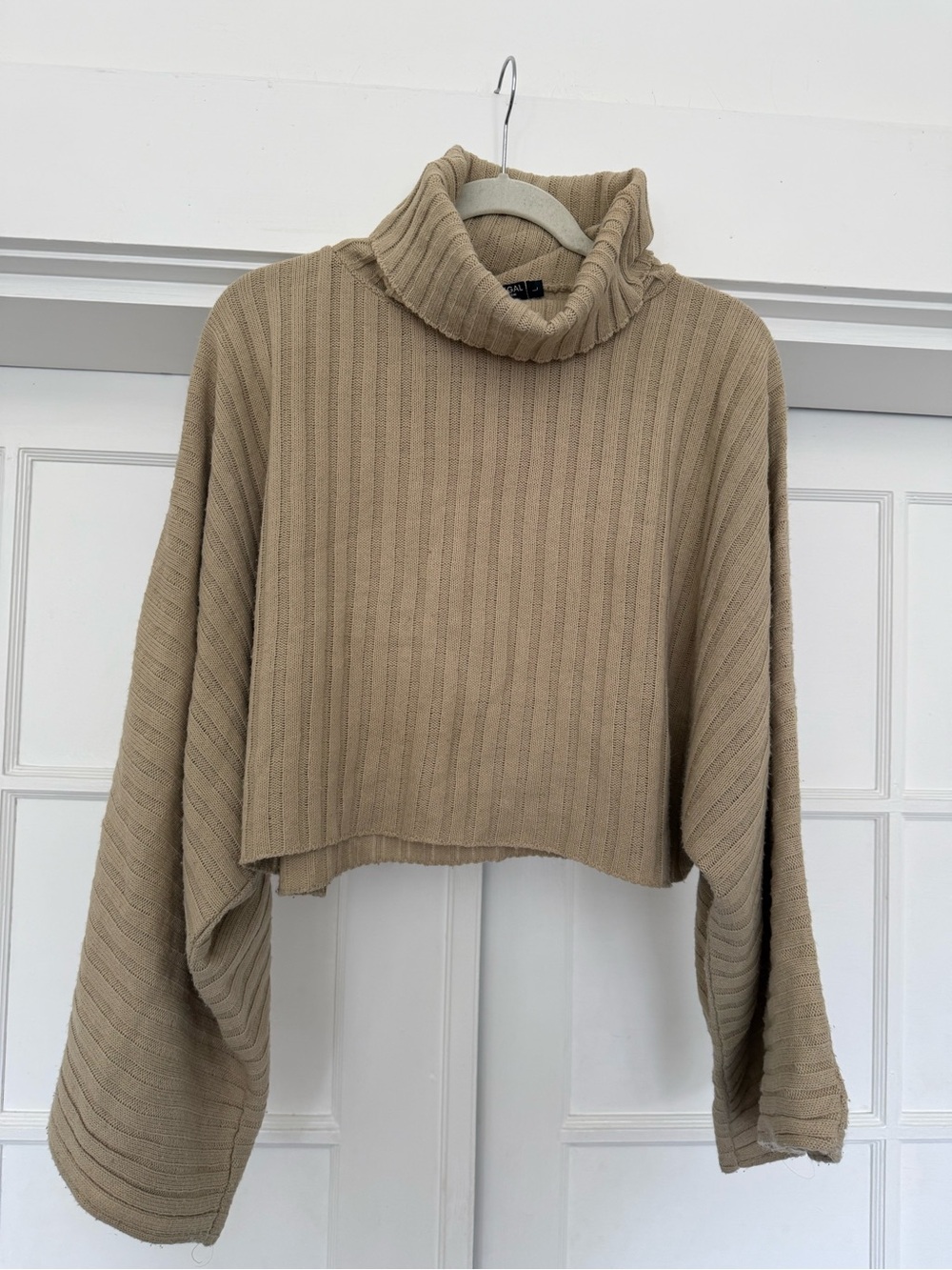 Cream cropped knit turtleneck sweater bell sleeves size L